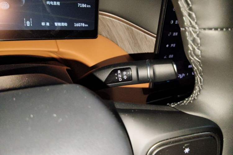 Used Wey Gaoshan 2025 Four-Wheel Drive Alpine 8 Gear Lever