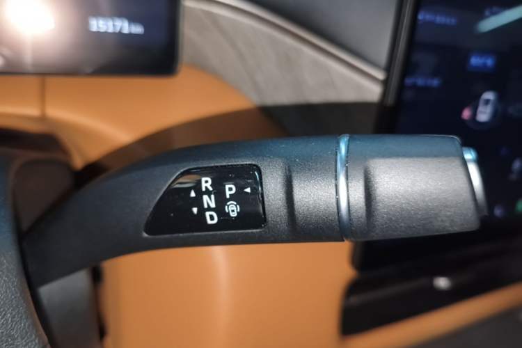 Used Wey Gaoshan 2025 Four-Wheel Drive Alpine 8 Gear Lever