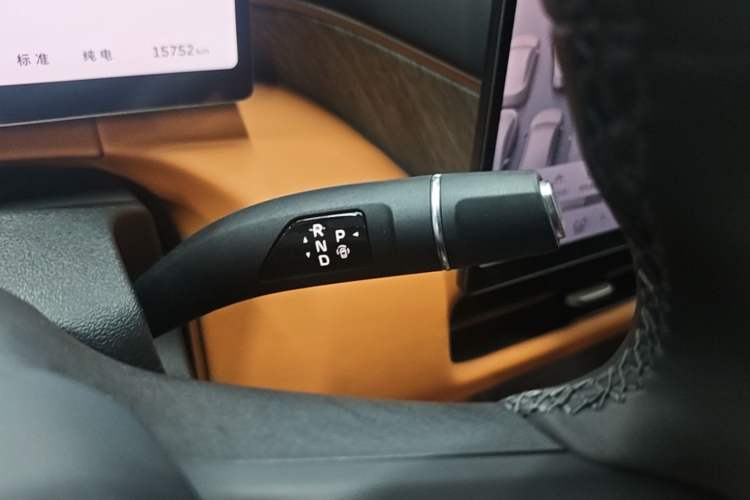 Used Wey Gaoshan 2025 Four-Wheel Drive Alpine 8 Gear Lever