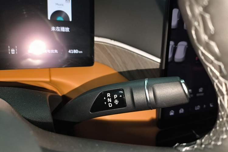 Used Wey Gaoshan 2025 Four-Wheel Drive Alpine 8 Gear Lever