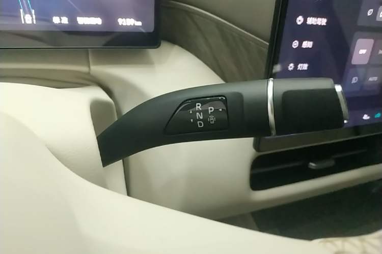 Used Wey Gaoshan 2025 Four-Wheel Drive Alpine 8 Gear Lever