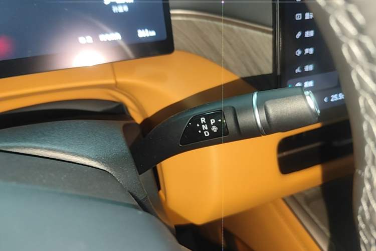 Used Wey Gaoshan 2025 Four-Wheel Drive Alpine 8 Gear Lever