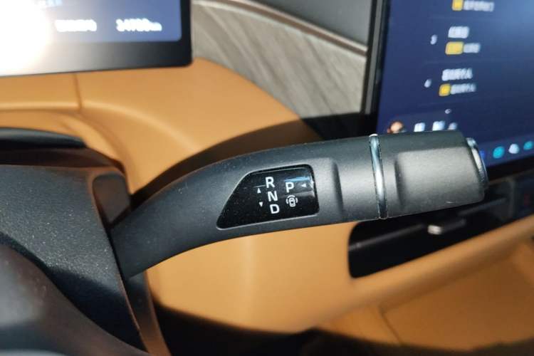 Used Wey Gaoshan 2025 Four-Wheel Drive Alpine 8 Gear Lever