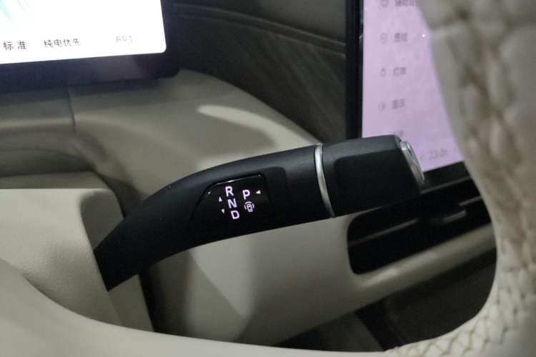 Used Wey Gaoshan 2025 Four-Wheel Drive Alpine 8 Gear Lever