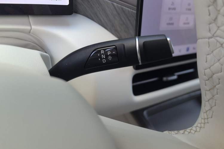 Used Wey Gaoshan 2025 Four-Wheel Drive Alpine 8 Gear Lever