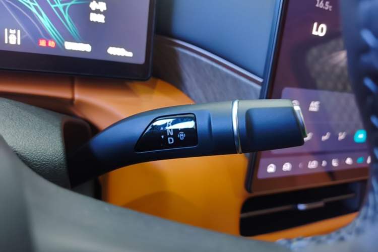 Used Wey Gaoshan 2025 Four-Wheel Drive Alpine 8 Gear Lever