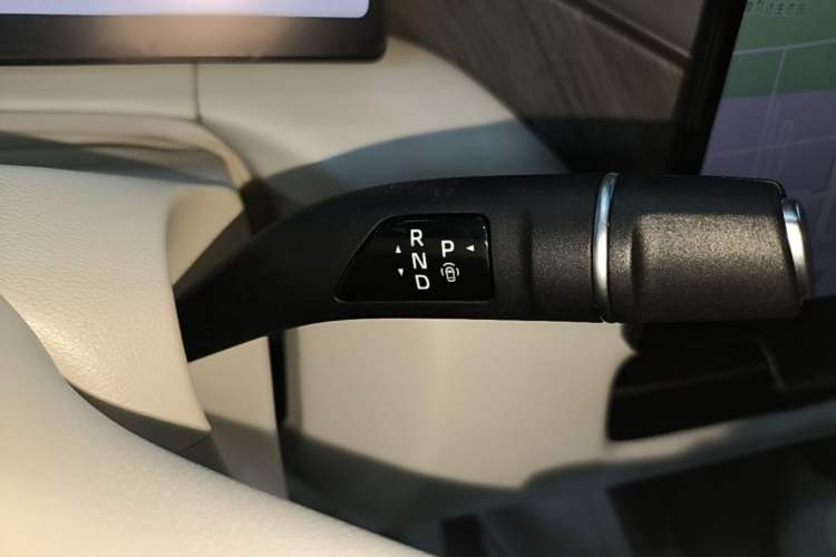 Used Wey Gaoshan 2025 Four-Wheel Drive Alpine 8 Gear Lever