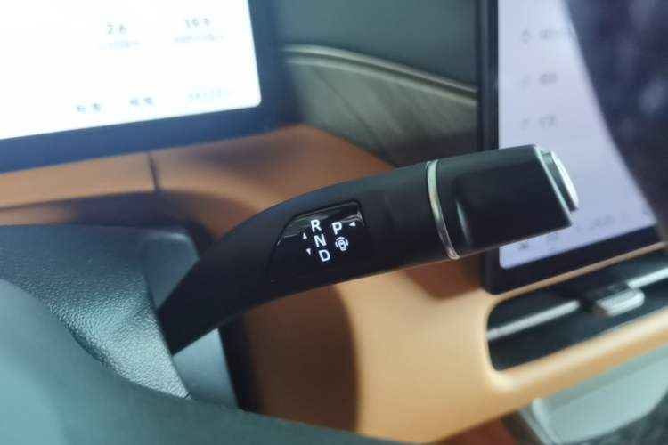 Used Wey Gaoshan 2025 Four-Wheel Drive Alpine 9 Gear Lever