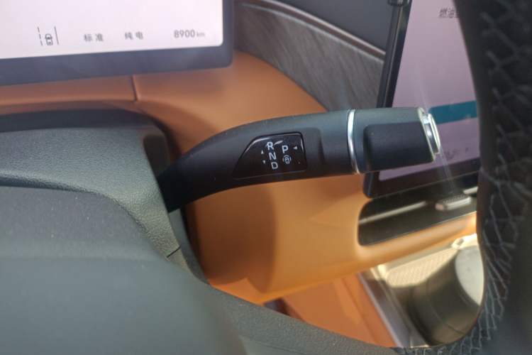 Used Wey Gaoshan 2025 Four-Wheel Drive Alpine 8 Gear Lever