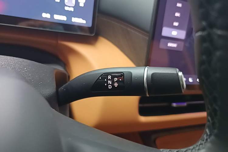 Used Wey Gaoshan 2025 Four-Wheel Drive Alpine 8 Gear Lever