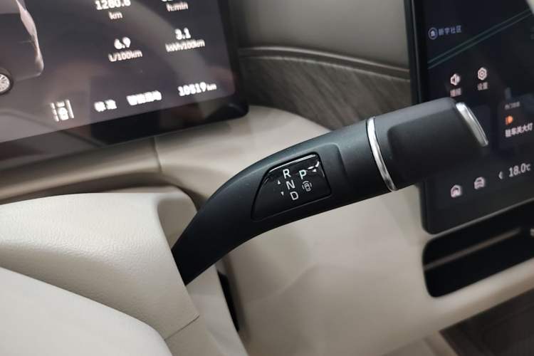 Used Wey Gaoshan 2025 Four-Wheel Drive Alpine 8 Gear Lever