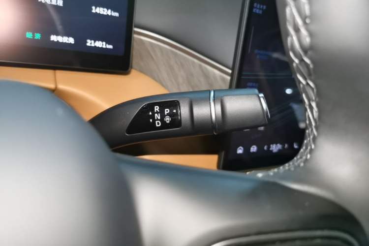 Used Wey Gaoshan 2025 Four-Wheel Drive Alpine 8 Gear Lever