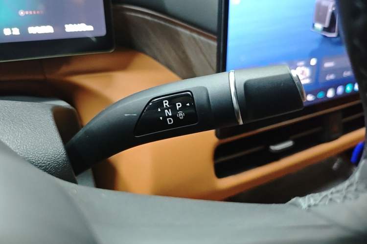 Used Wey Gaoshan 2025 Four-Wheel Drive Alpine 8 Gear Lever