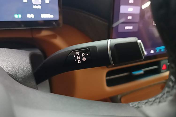 Used Wey Gaoshan 2025 Four-Wheel Drive Alpine 8 Gear Lever