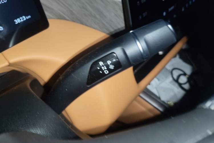 Used Wey Gaoshan 2025 Four-Wheel Drive Alpine 8 Gear Lever