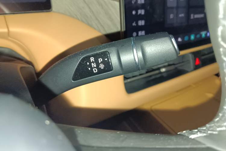 Used Wey Gaoshan 2025 Four-Wheel Drive Alpine 8 Gear Lever