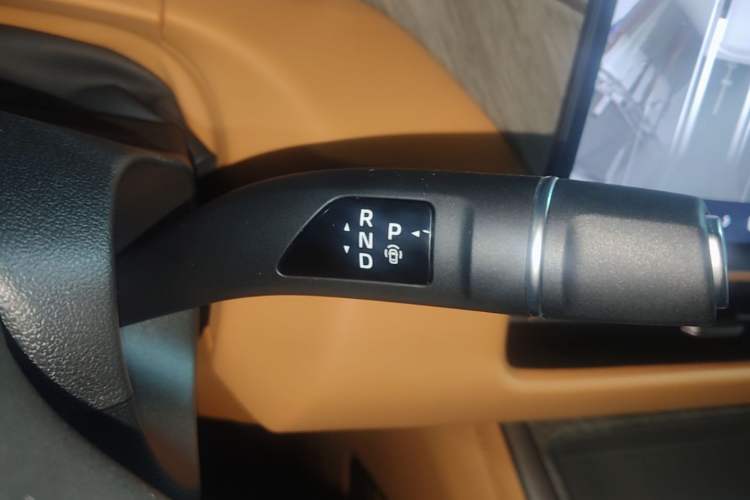 Used Wey Gaoshan 2025 Four-Wheel Drive Alpine 8 Gear Lever
