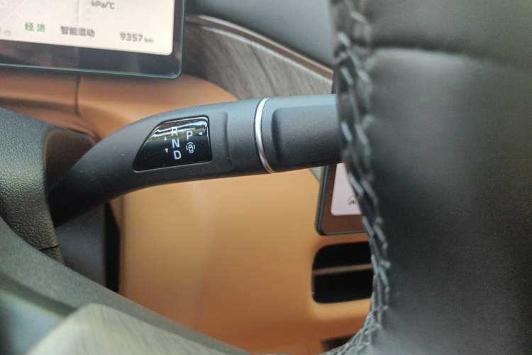 Used Wey Gaoshan 2025 Four-Wheel Drive Alpine 8 Gear Lever