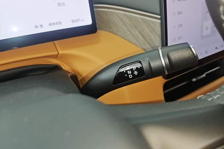 Used Wey Gaoshan 2025 Four-Wheel Drive Alpine 8 Gear Lever