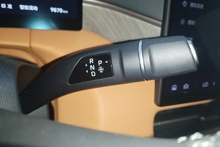 Used Wey Gaoshan 2025 Four-Wheel Drive Alpine 8 Gear Lever