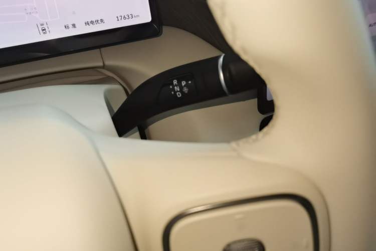 Used Wey Gaoshan 2025 Four-Wheel Drive Alpine 8 Gear Lever