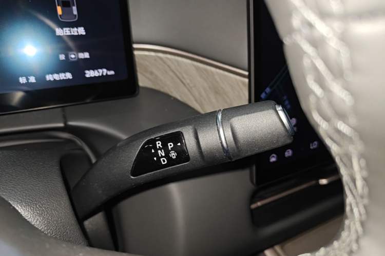 Used Wey Gaoshan 2025 Four-Wheel Drive Alpine 8 Gear Lever