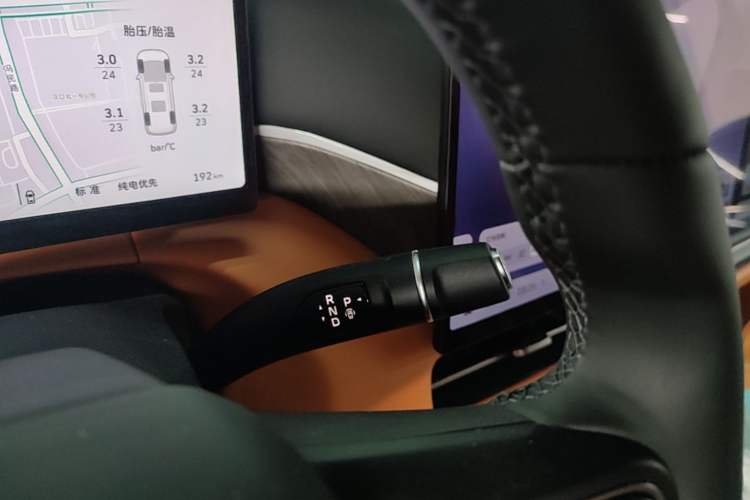 Used Wey Gaoshan 2025 Four-Wheel Drive Alpine 8 Gear Lever
