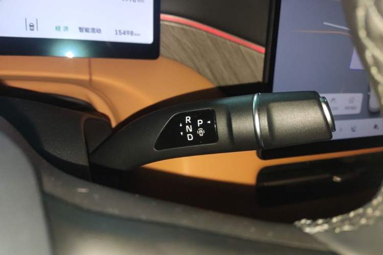 Used Wey Gaoshan 2025 Four-Wheel Drive Alpine 8 Gear Lever
