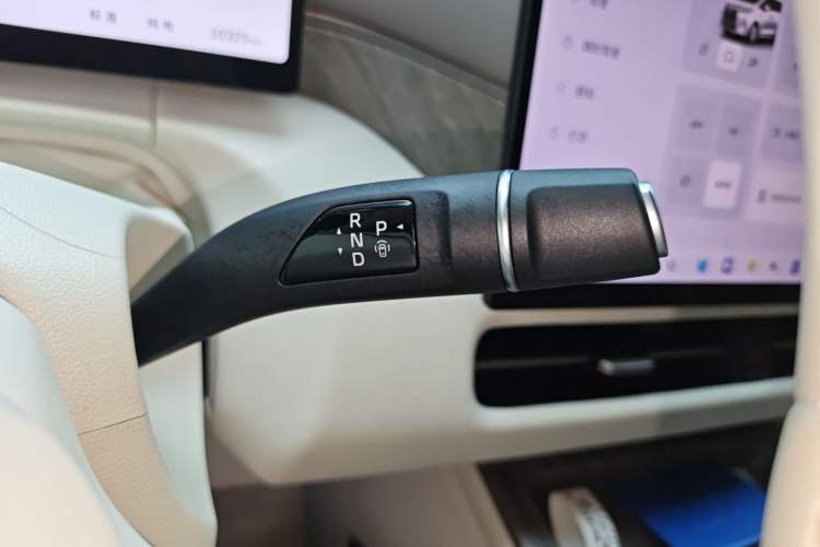 Used Wey Gaoshan 2025 Four-Wheel Drive Alpine 8 Gear Lever