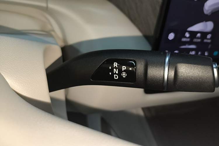 Used Wey Gaoshan 2025 Four-Wheel Drive Alpine 8 Gear Lever
