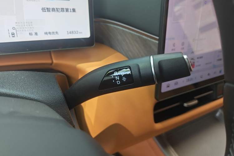 Used Wey Gaoshan 2025 Four-Wheel Drive Alpine 8 Gear Lever