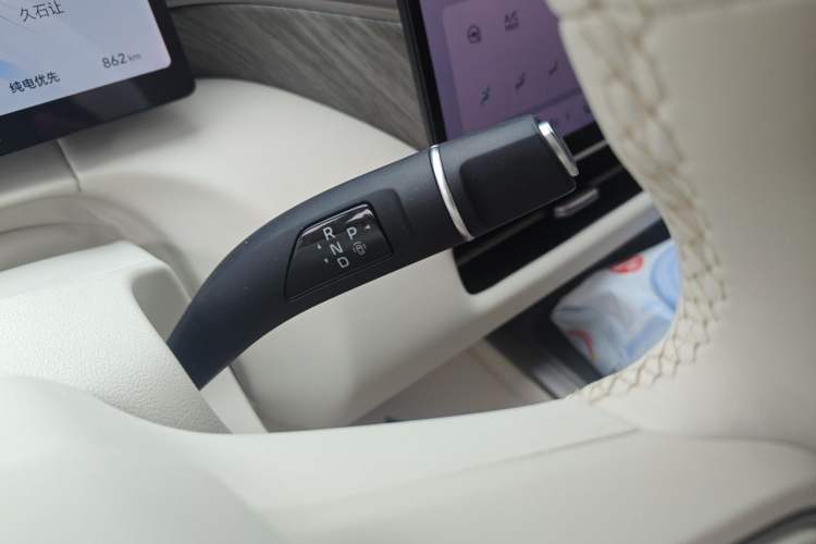 Used Wey Gaoshan 2025 Four-Wheel Drive Alpine 8 Gear Lever