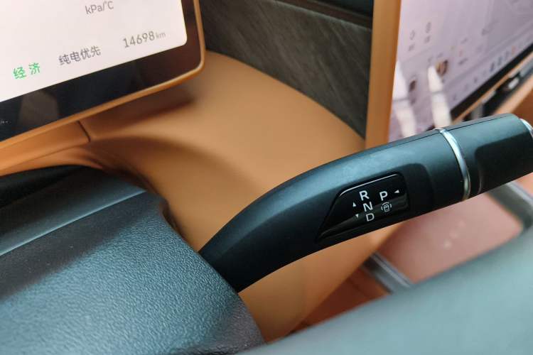 Used Wey Gaoshan 2025 Four-Wheel Drive Alpine 8 Gear Lever