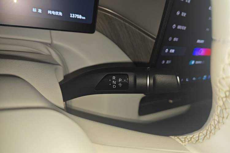 Used Wey Gaoshan 2025 Four-Wheel Drive Alpine 8 Gear Lever