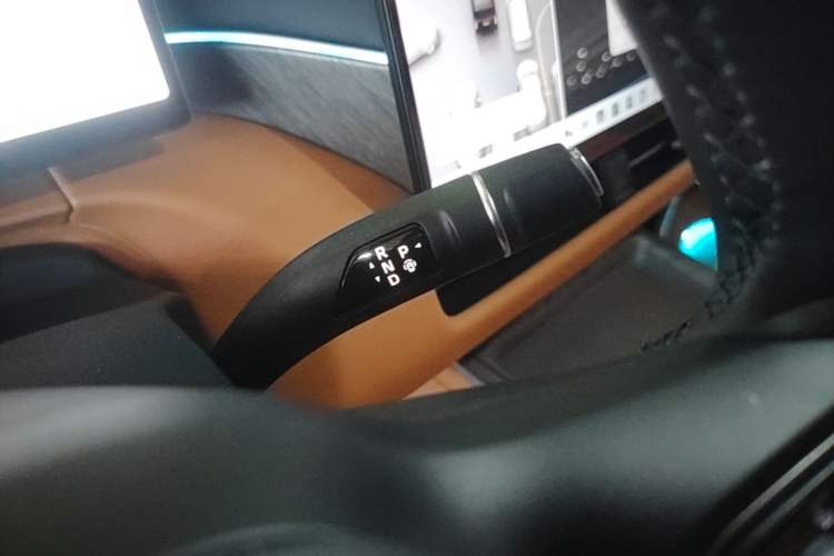 Used Wey Gaoshan 2025 Four-Wheel Drive Alpine 8 Gear Lever