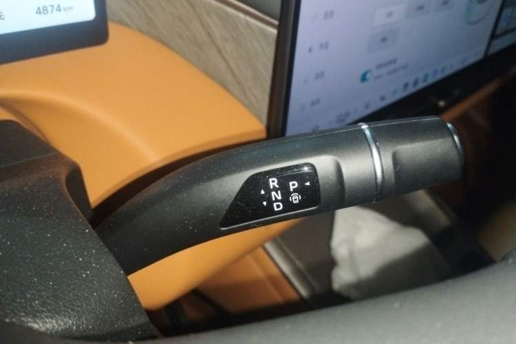 Used Wey Gaoshan 2025 Four-Wheel Drive Alpine 8 Gear Lever