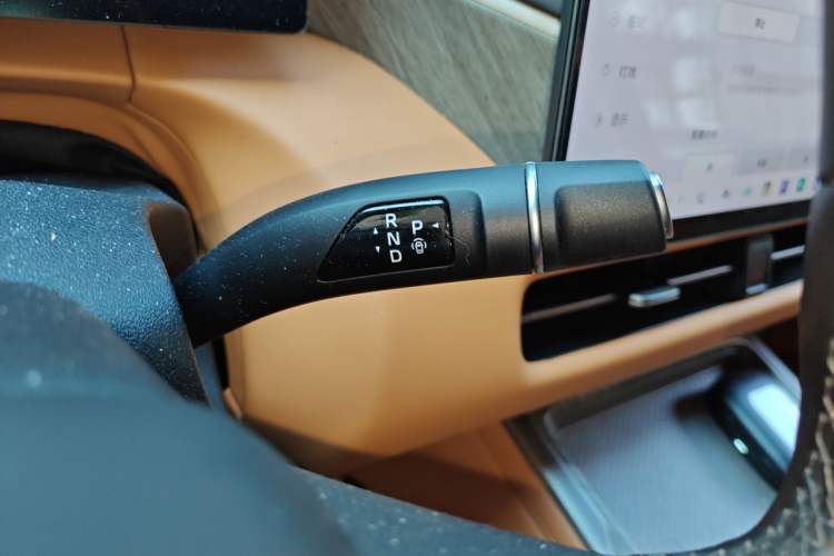 Used Wey Gaoshan 2025 Four-Wheel Drive Alpine 8 Gear Lever