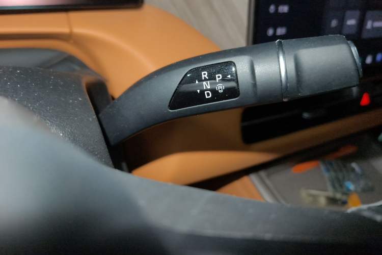 Used Wey Gaoshan 2025 Four-Wheel Drive Alpine 8 Gear Lever