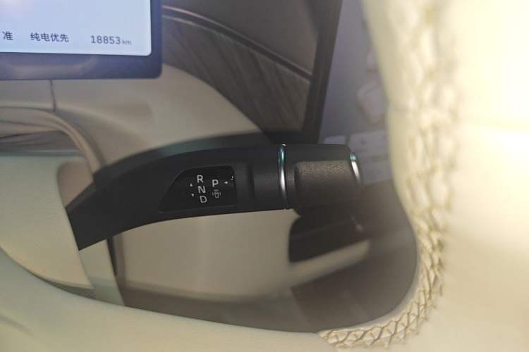Used Wey Gaoshan 2025 Four-Wheel Drive Alpine 8 Gear Lever