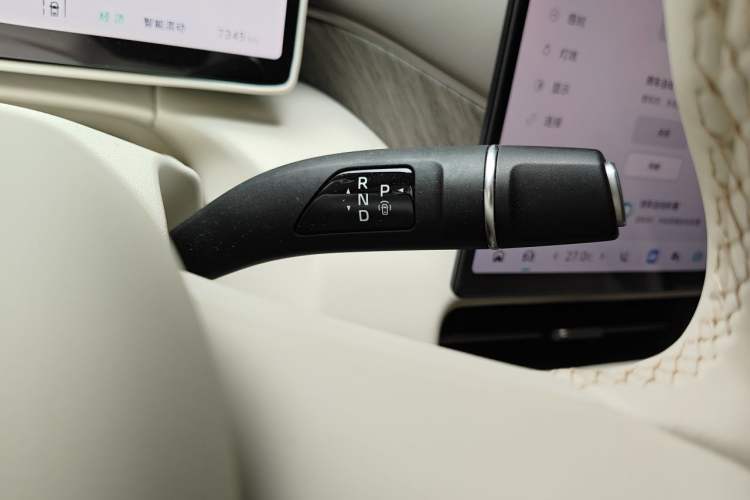 Used Wey Gaoshan 2025 Four-Wheel Drive Alpine 8 Gear Lever
