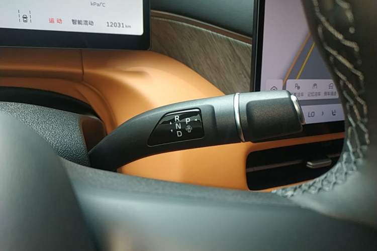 Used Wey Gaoshan 2025 Four-Wheel Drive Alpine 8 Gear Lever