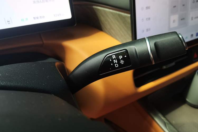 Used Wey Gaoshan 2025 Four-Wheel Drive Alpine 8 Gear Lever