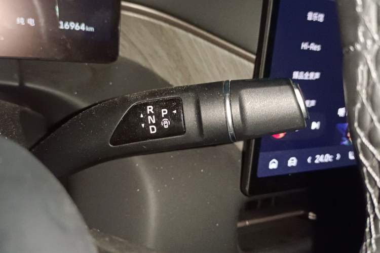 Used Wey Gaoshan 2025 Four-Wheel Drive Alpine 8 Gear Lever