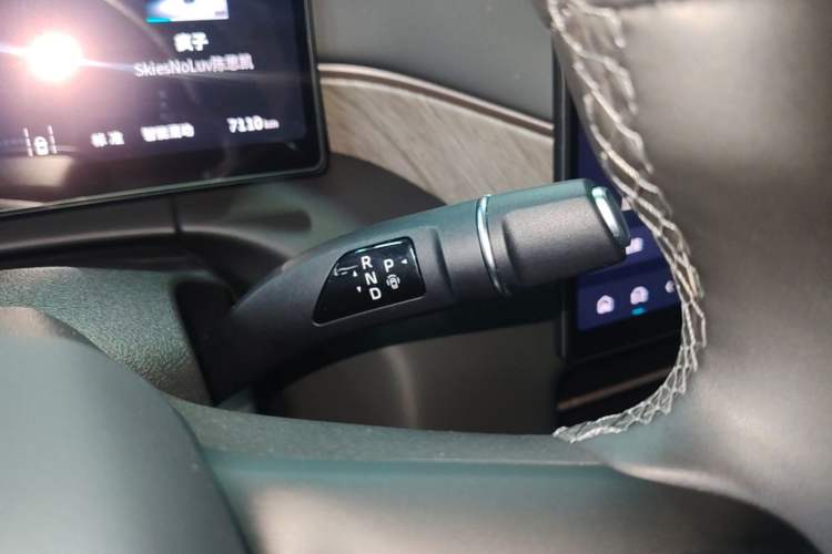 Used Wey Gaoshan 2025 Four-Wheel Drive Alpine 8 Gear Lever