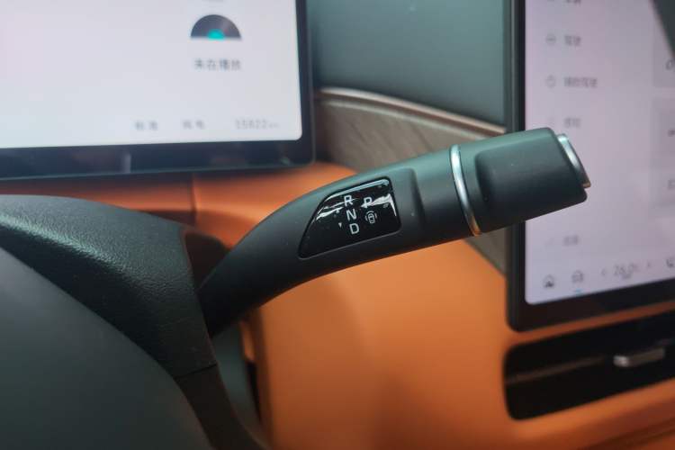 Used Wey Gaoshan 2025 Four-Wheel Drive Alpine 8 Gear Lever