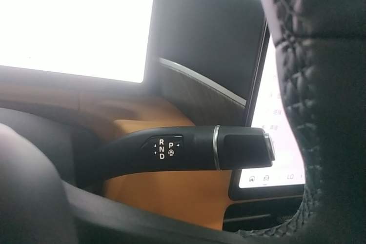 Used Wey Gaoshan 2025 Four-Wheel Drive Alpine 8 Gear Lever