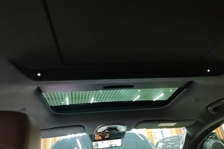 Used Wey Gaoshan 2025 Four-Wheel Drive Alpine 8 Headliner