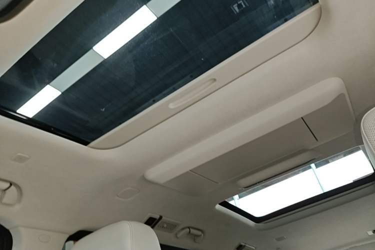 Used Wey Gaoshan 2025 Four-Wheel Drive Alpine 8 Headliner
