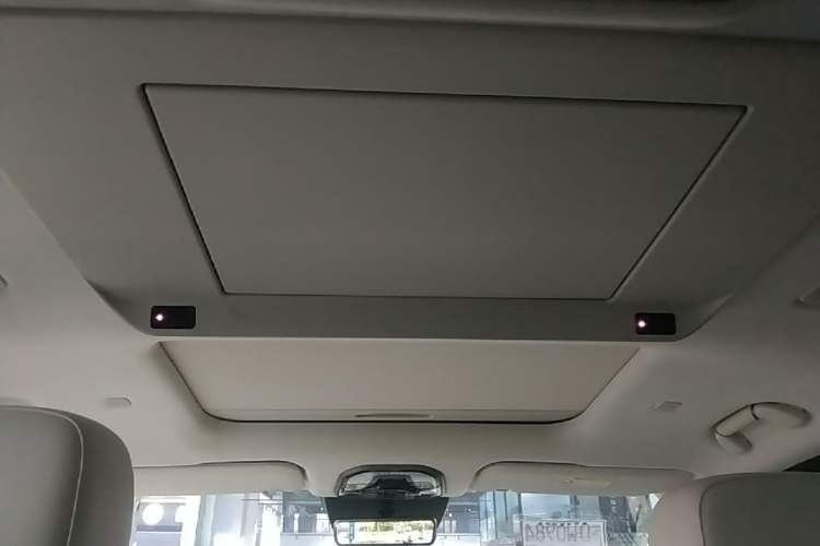Used Wey Gaoshan 2025 Four-Wheel Drive Alpine 8 Headliner