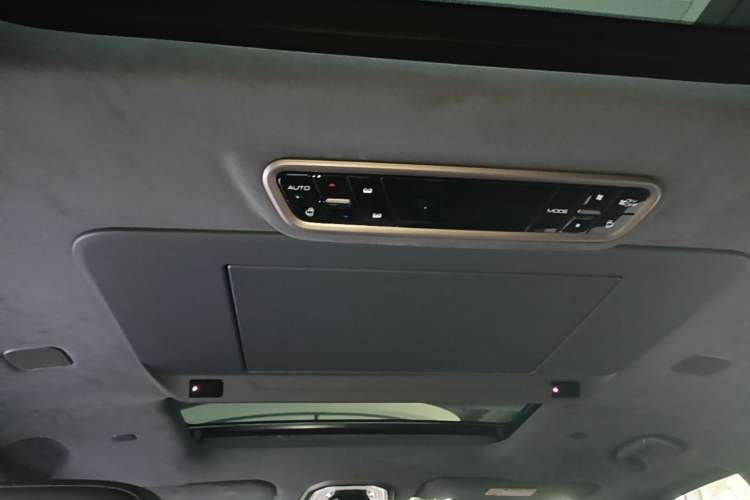 Used Wey Gaoshan 2025 Four-Wheel Drive Alpine 8 Headliner